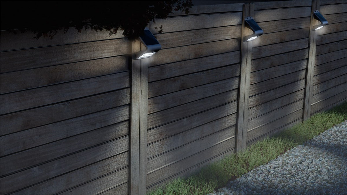 Goobay LED Solarleuchte Außenstrahler mit Bewegungsmelder Aussen / 1,5W Solar Lampe Outdoor / IP65 Gartenstrahler / Außenlampe mit Bewegungsmelder PIR Sensor / Schwarz [Energieklasse A++]