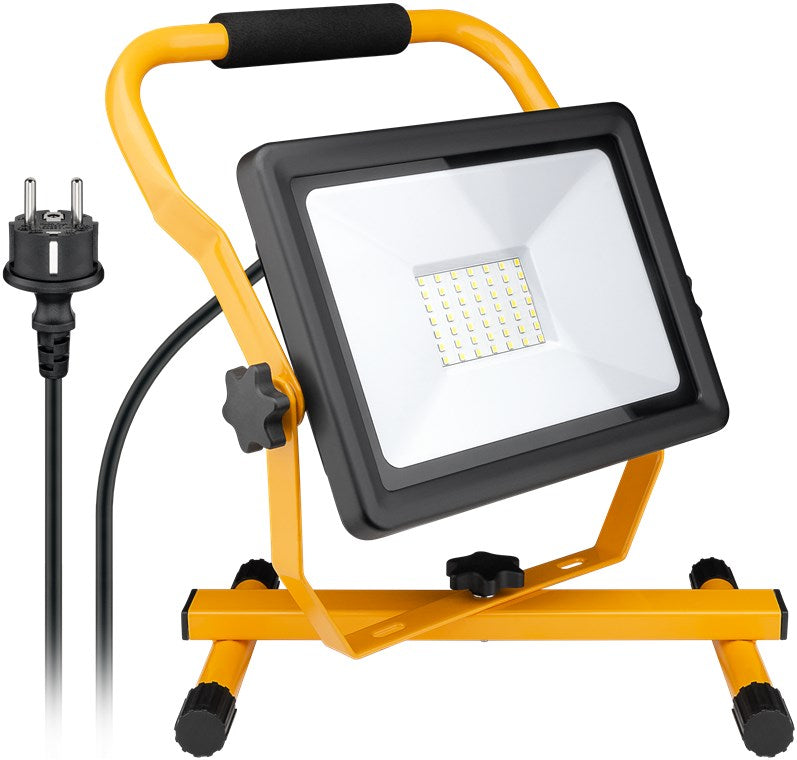 goobay LED-Baustellenstrahler mit Standfuß, für Innen- & Außeneinsatz, Metall-Bodenständer, kalt-weißes Licht, 50 Watt, gelb [Energieklasse F]