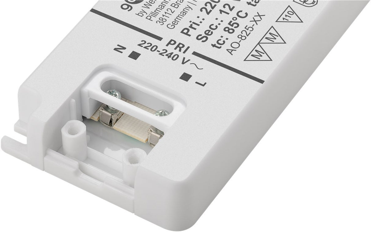 LED Slim-Transformator/Driver, 12V, 2,5A / 0,5-30W, nicht dimmbar, mit Möbelzulassung, ür den Anschluss von LED-Leuchtmitteln mit 12V an 230V, IP20